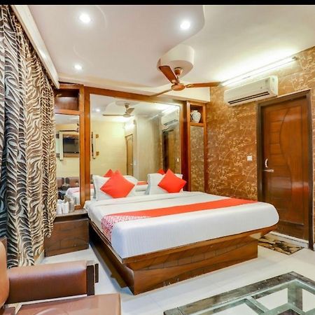 Hotel Roma Deluxe - New Delhi Railway Station Exterior photo